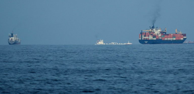 Urgence mondiale : les dirigeants d'extrême droite détournent l'attention du détroit d'Ormuz !