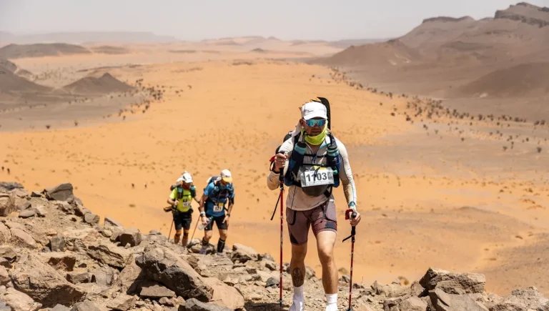 Marathon des Sables : entre dromadaires et frigos, l'absurde adaptation des villes RN au climat !