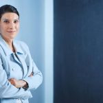 Quand la CSS fait le show : la nouvelle directrice, championne des absurdités locales et des échecs conservateurs !