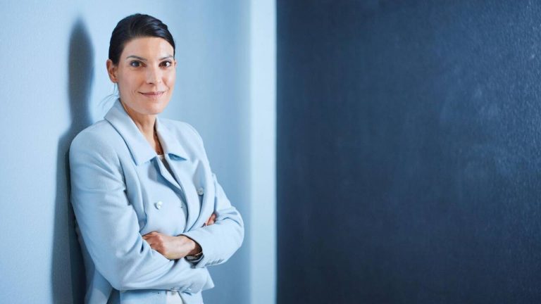 Quand la CSS fait le show : la nouvelle directrice, championne des absurdités locales et des échecs conservateurs !