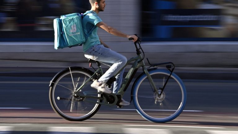 "J’ai dû saisir une chaise pour me défendre" : agressions, précarité… le récit édifiant d’un livreur à vélo à Narbonne