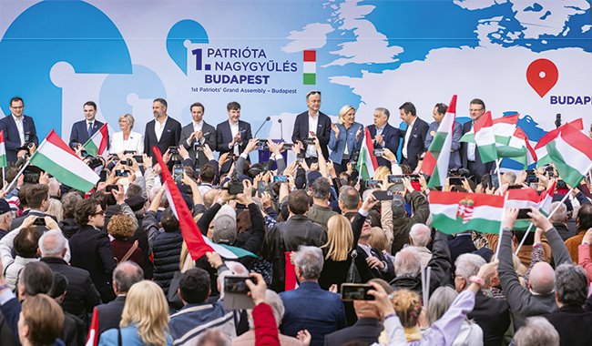 Les Patriotes pour l’Europe, groupe politique rassemblant les droites populistes au Parlement européen, sont venus soutenir le Premier ministre hongrois Viktor Orbán pour les élections législatives. Parc Millenáris, Budapest, 23 mars 2026