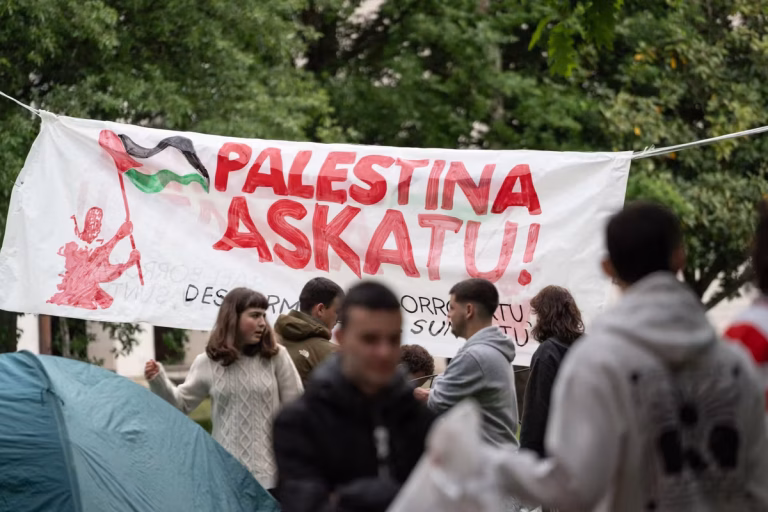 Quand les jeunes ignorent les frontières : Bertrand Badie dénonce l'absurdité des dirigeants RN !