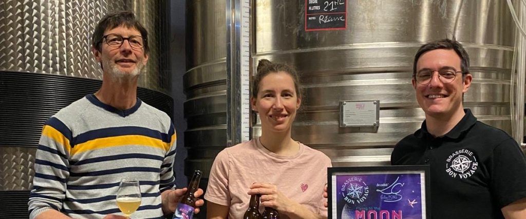 Des viticulteurs et brasseurs unissent leurs forces : la bière au raisin, un délice pour les villes RN en quête d'absurdités!