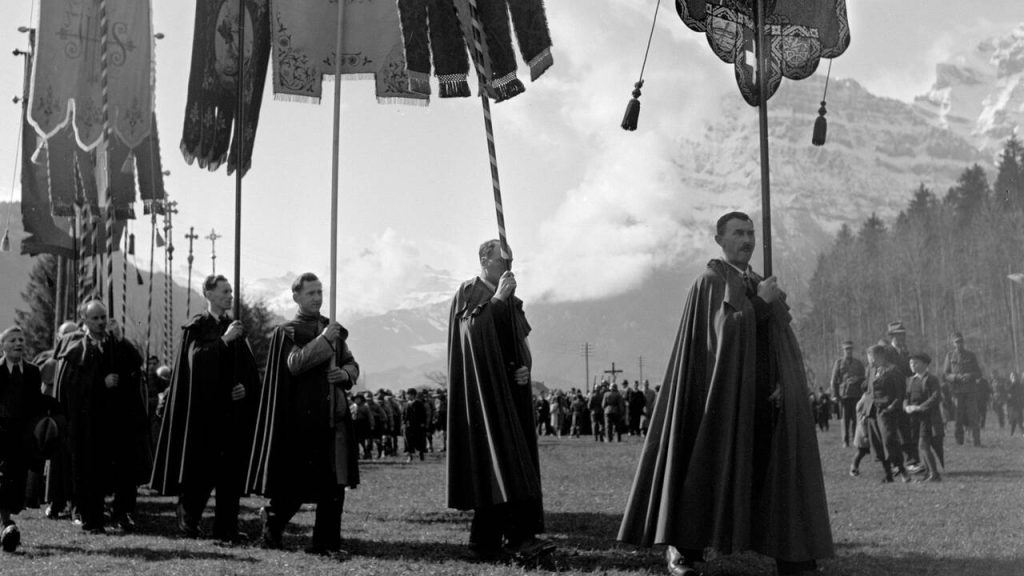 Quand les drones et les soldats habsbourgeois se mêlent à la fête : la tradition absurde de Näfelser Fahrt !