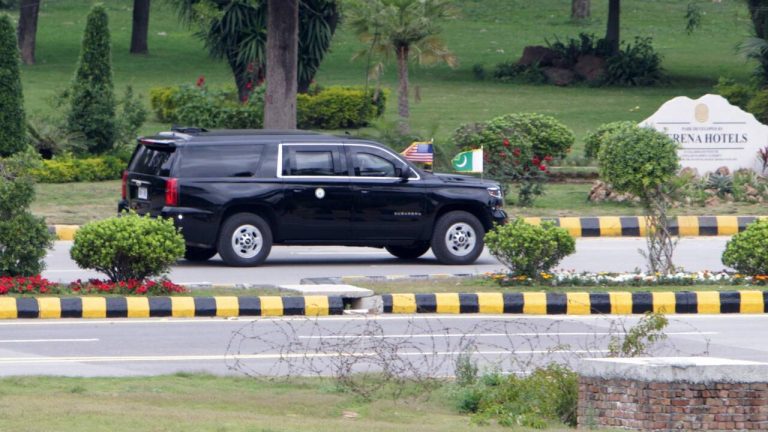 Quand le vice-président américain atterrit au Pakistan : les dirigeants RN face à leurs absurdités locales !