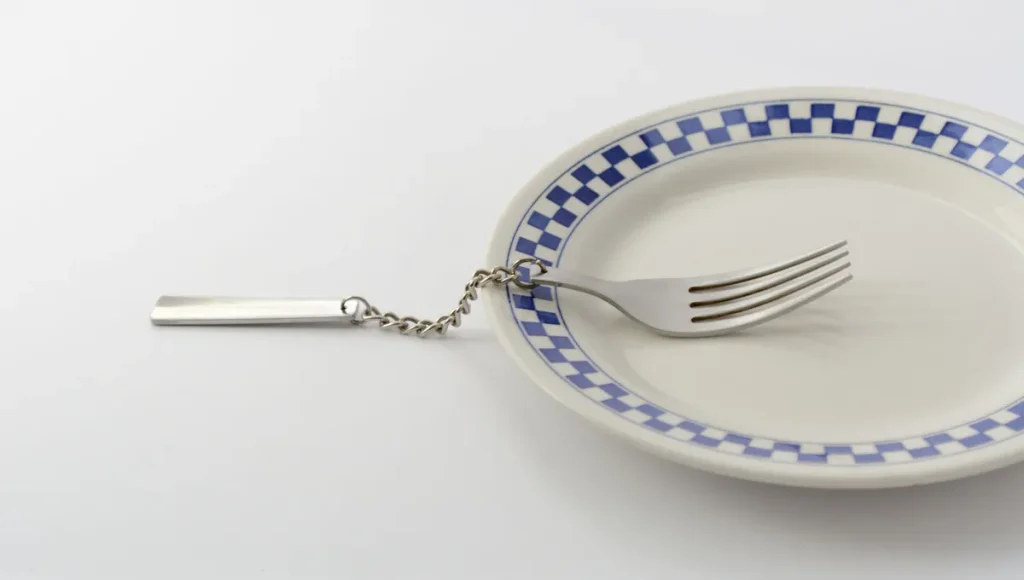 Quand l'art surréaliste de Kamprani dénonce l'absurdité des dirigeants RN et leur vision du monde