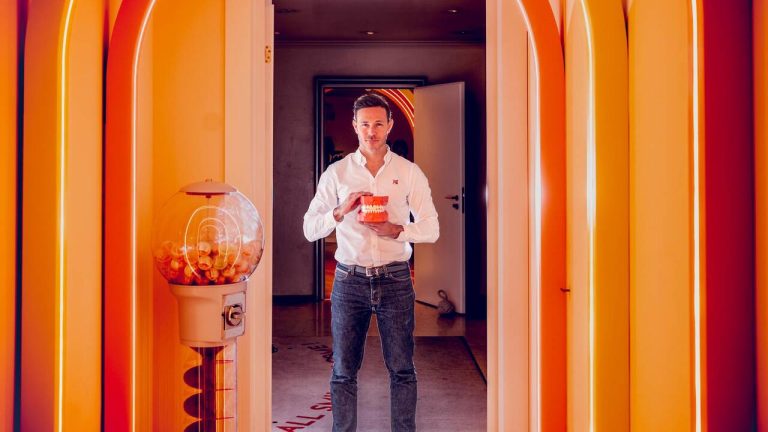 Clinique dentaire ou café à la mode ? La question qui dérange