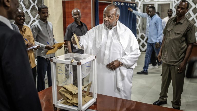 Djibouti : La Réélection de Guelleh, un Triomphe de la Démonstration