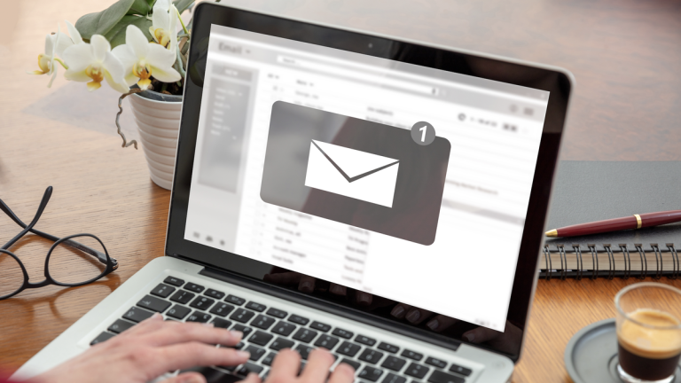 « Je me suis trompé de fichier » : Quand un banquier italien confond professionnalisme et pornographie