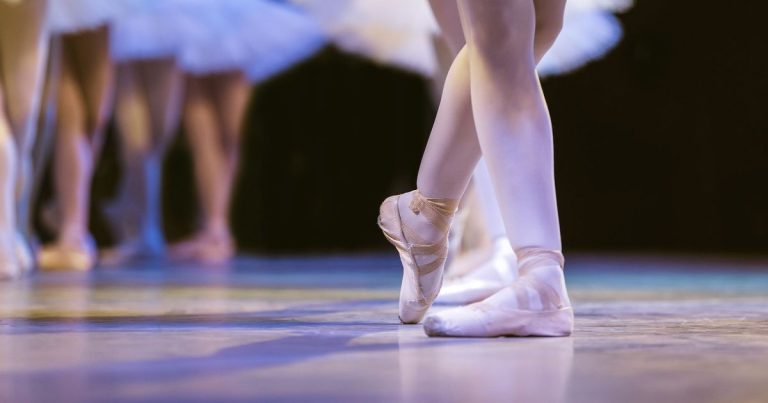 Le Lac des Cygnes : Ballet ou Propagande ?