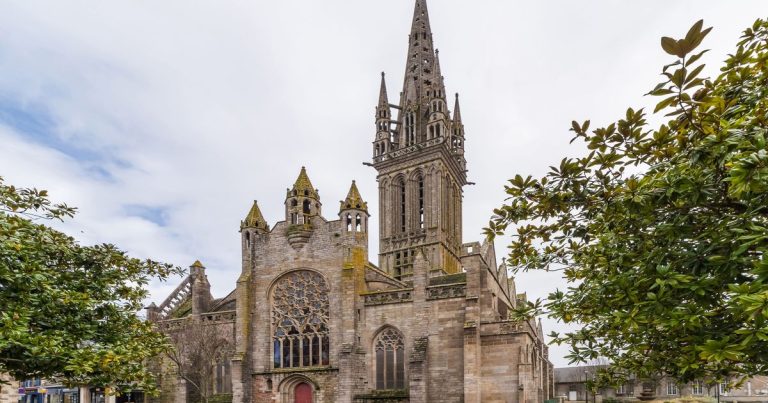 La Chapelle du Kreisker : Un Patrimoine en Péril, Un État en Déroute