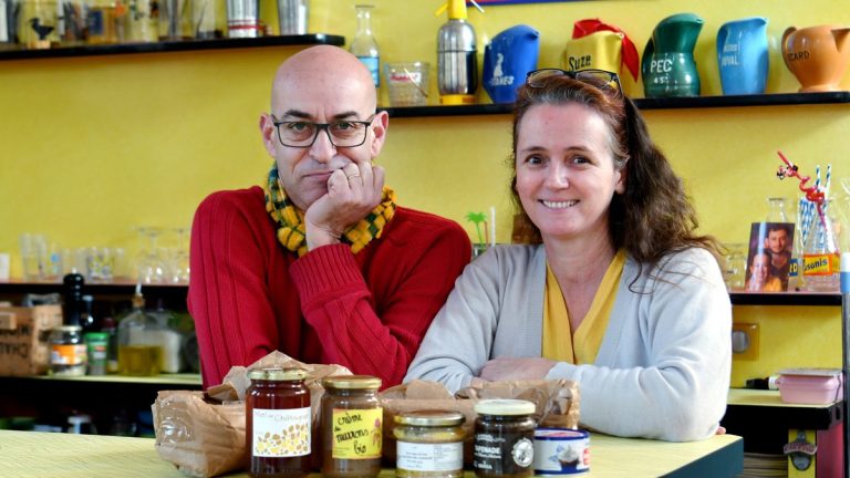 Quand la solidarité s&rsquo;exprime à travers un colis : un village face à l&rsquo;absurde