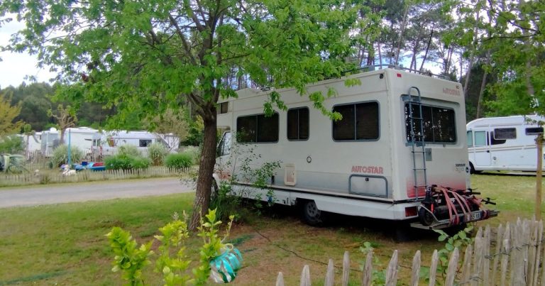 Vacances à prix d&rsquo;or : les camping-caristes à l&rsquo;épreuve de la réalité