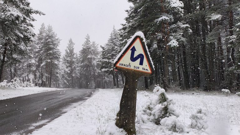 La Neige en Avril : Quand l&rsquo;Hiver Fait Son Comeback
