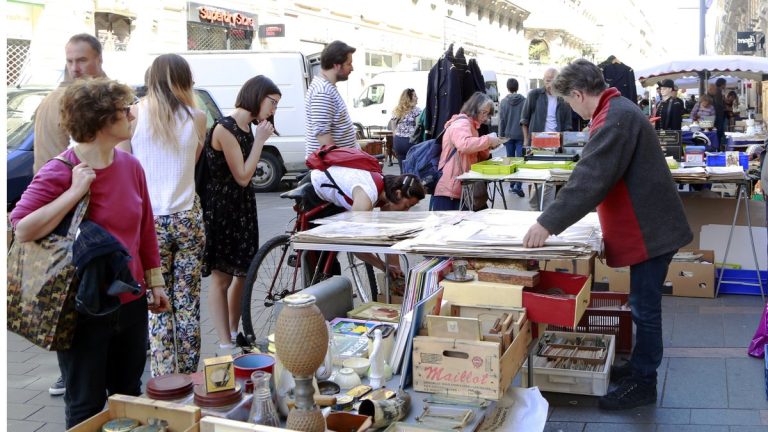 Toulouse : La Brocante des Capitouls, un carnaval de l&rsquo;absurde