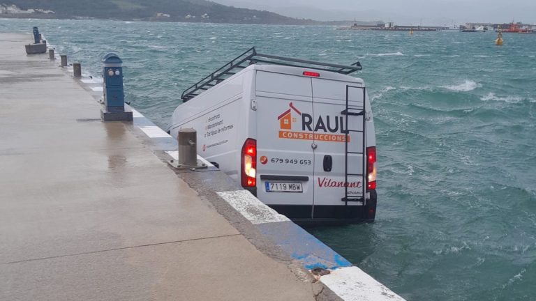 Une fourgonnette dans la Méditerranée : quand le vent fait tomber les certitudes