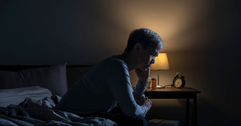 Ménopause : Quand le Sommeil Devient un Luxe Inaccessible