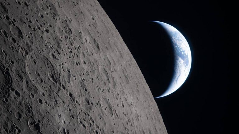 La NASA dévoile enfin une photo de la Terre au-delà de la Lune : 57 ans d&rsquo;oubli choquant !