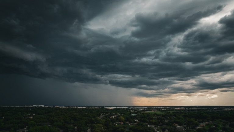 Orages en Occitanie : Quand la météo se moque du beau temps