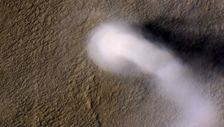 Éclairs sur Mars : la révélation électrisante d’un échec ingénierique