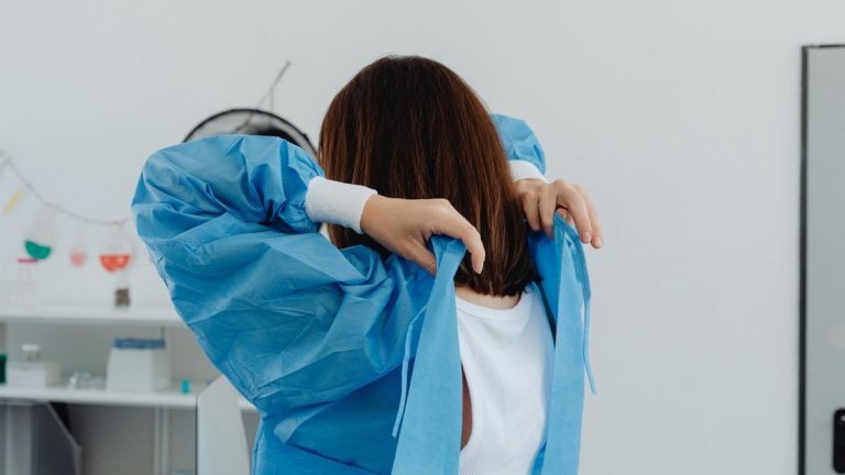 Une infirmière licenciée pour des relations sexuelles à l’hôpital : quand l’éthique se heurte à la réalité