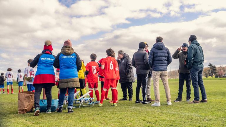 Comment les parents influencent le fair-play des jeunes footballeurs à Genève ?
