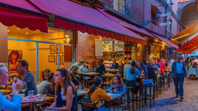 Bologne : Une Exploration de la Ville Éternelle