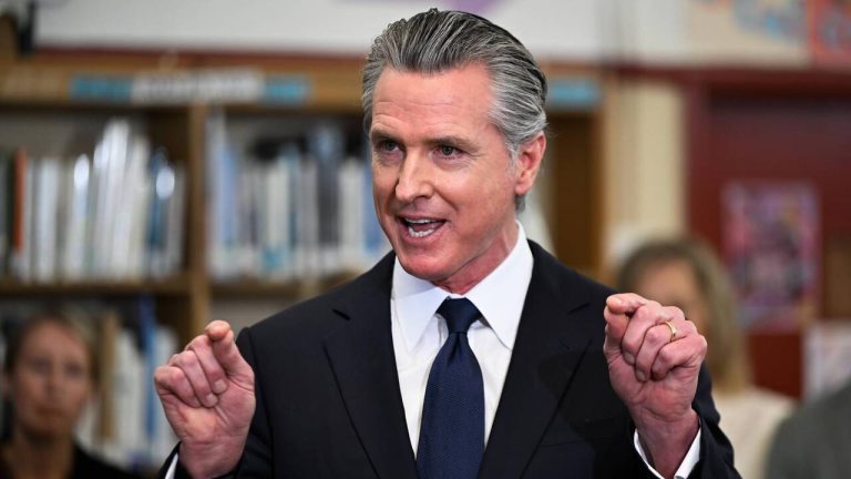 Californie : vers une interdiction des réseaux sociaux pour les moins de 16 ans face à l&rsquo;anxiété des jeunes ?