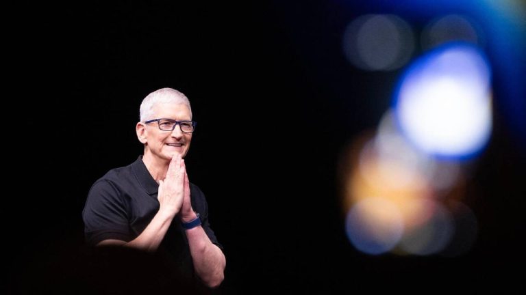 Tim Cook quitte Apple : que cache la nomination de John Ternus comme nouveau PDG ?