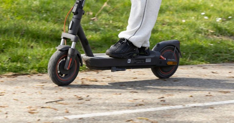 Trottinette : un refus d&rsquo;obtempérer entraîne des blessures chez trois policiers dans le Cantal