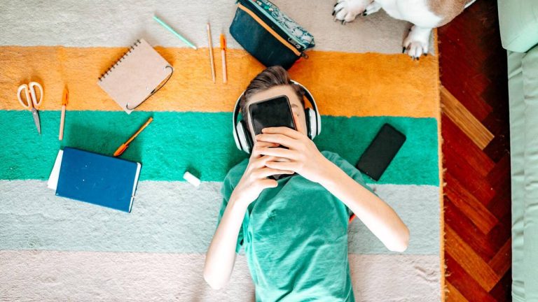 La vérification d’âge sur les réseaux sociaux : une question de sécurité ou d’anonymat ?