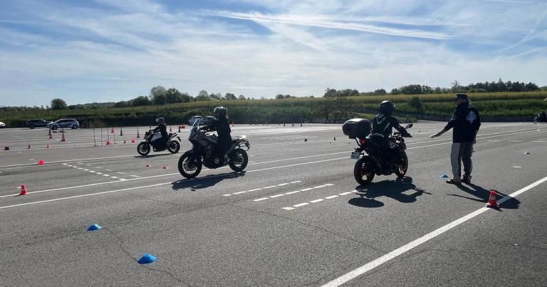Comment une formation pour motards peut rétablir vos réflexes en début de saison ?