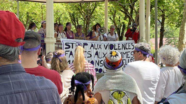Rodez : 350 personnes manifestent contre les violences faites aux femmes.
