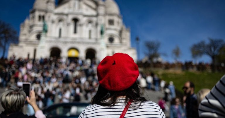 Baisse de 2 à 4 % de la fréquentation touristique à Paris en raison de la guerre au Moyen-Orient.