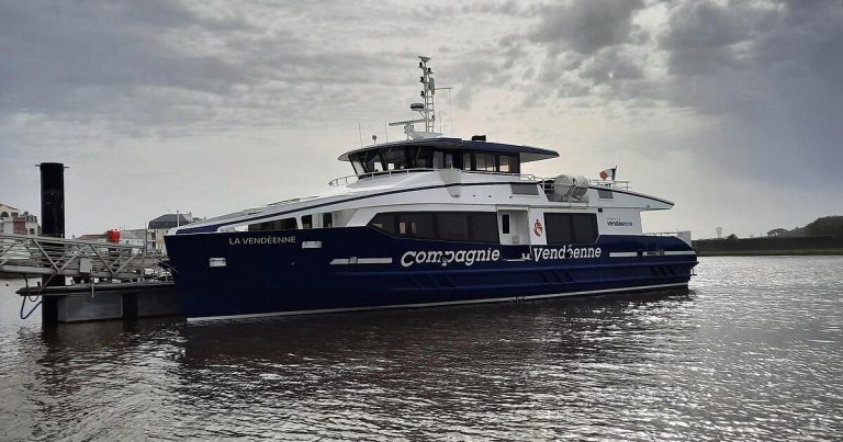 Un navire de la Compagnie Vendéenne échoue à La Barre de Monts suite à une panne moteur.