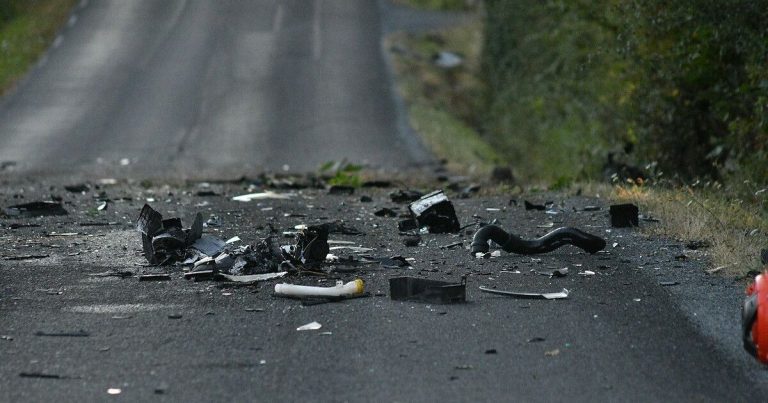 Accident en Dordogne : un motard blessé et un conducteur percutant un arbre pour éviter un choc.