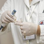 Ablation du sein erronée : une trentenaire victime d&rsquo;une erreur médicale en France.