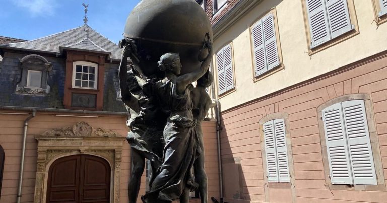 Colmar : restauration en cours de la statue au musée Bartholdi par des experts locaux