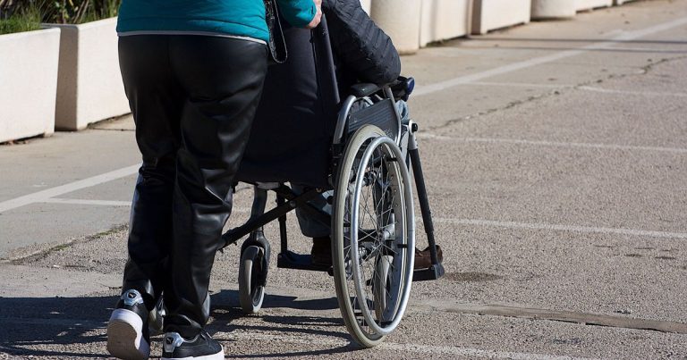 APF France handicap porte plainte contre l&rsquo;État pour inaction sur l&rsquo;accessibilité