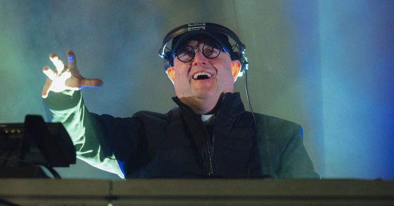 Padre Guilherme annule sa venue aux Fêtes Jeanne d&rsquo;Arc de Rouen, remplacé par un DJ français.