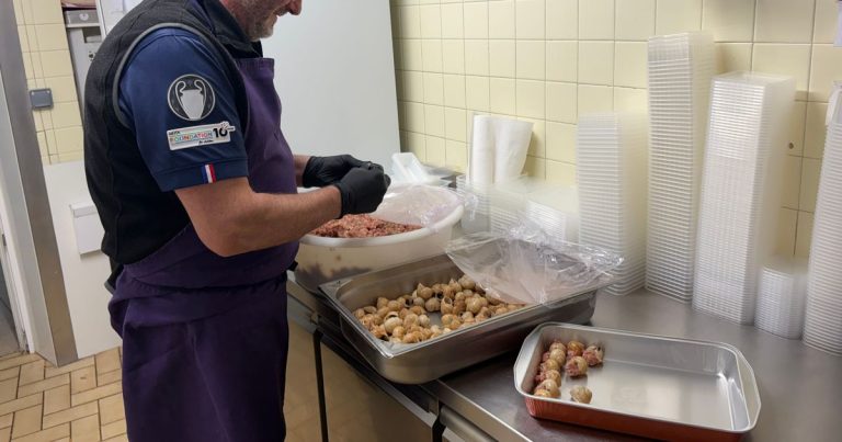 La charcuterie de Dordogne continue de préparer des escargots farcis pour les fêtes de Saint-Georges.