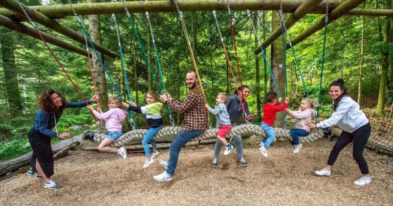 Escapade en famille au Bois des lutins : un lieu de loisirs pour petits et grands en France.