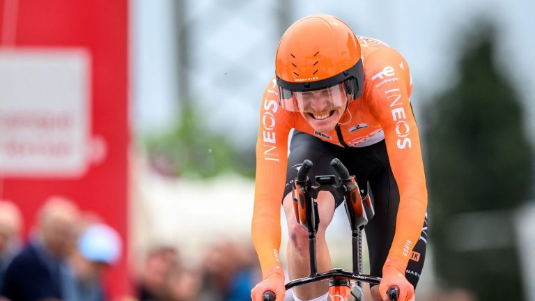 Dorian Godon remporte le prologue du Tour de Romandie, devançant Tadej Pogacar.