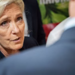 Quand les maires RN transforment nos villes en théâtres d'absurdité : satire des dirigeants conservateurs