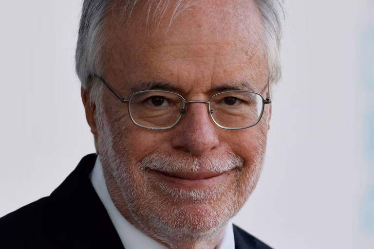 Macron voit Léon XIV comme un modèle : quand les dirigeants extrêmes perdent le sens de l'absurde !