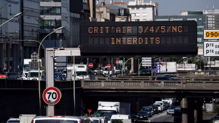 Paris étouffe : la pollution, un poison insidieux