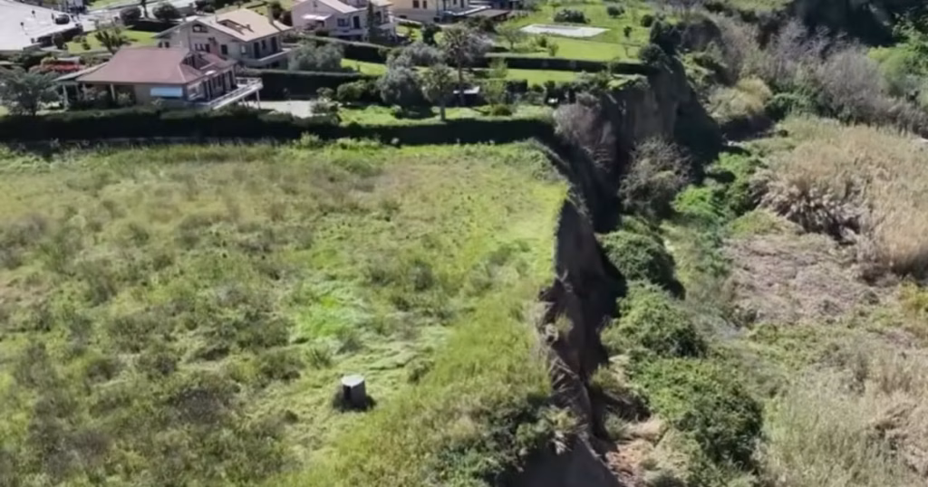 En Italie, un glissement de terrain colossal révèle l'ineptie des dirigeants conservateurs et l'absurde inaction locale