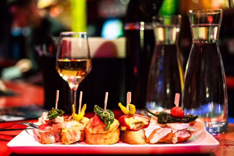 À Saint-Sébastien, la gastronomie est une affaire sérieuse : un goût inégalé, mais à quel prix ?