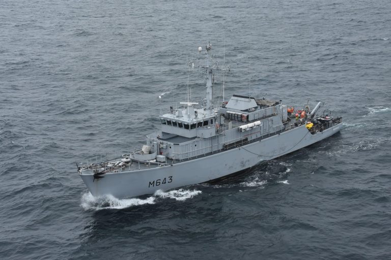 La Marine nationale : Gardienne des côtes ou pion dans un jeu géopolitique ?